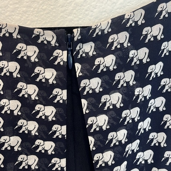 Cabi Elephant Print Novelty Blouse Size M - Picture 6 of 7